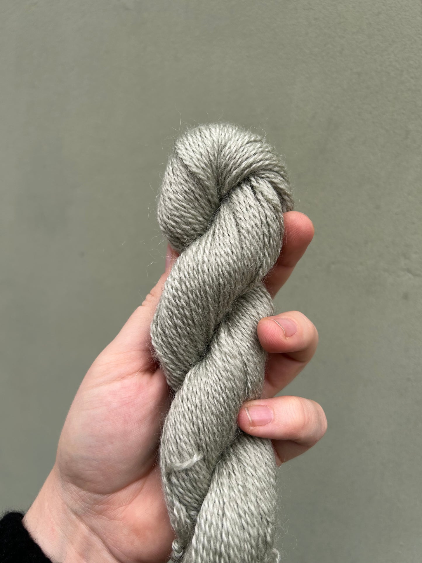 Strikkekit til “Kastanje halvvanter” af Strikkediem