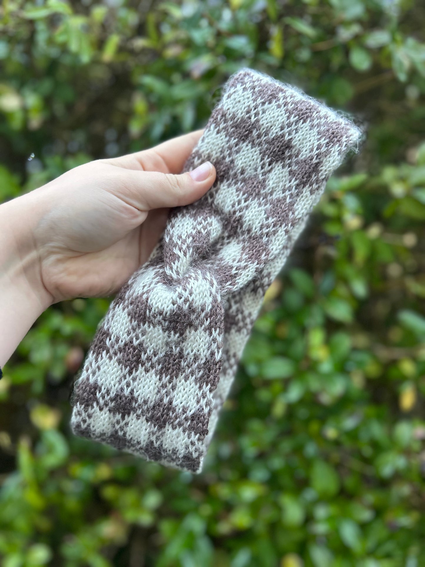 Strikkekit til “Siljas pandebånd” af Hanne Rimmen