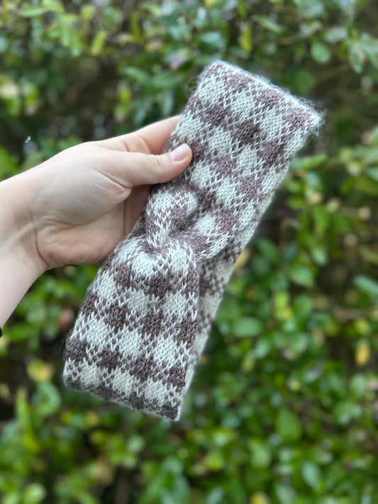 Strikkekit til “Siljas pandebånd” af Hanne Rimmen